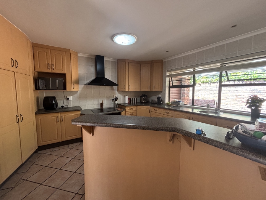 To Let 3 Bedroom Property for Rent in Summerstrand Eastern Cape